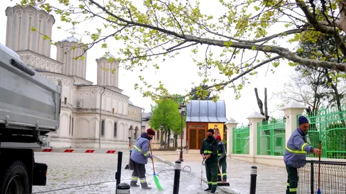 Un primar din București a cerut ca străzile de lângă biserici să fie spălate a doua zi de Paște