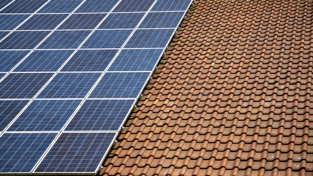 Eliminarea obligației de stocare pentru prosumatorii activi, în camera decizională după votul din Senat. Cseke Attila: Prevederea abrogată, irațională