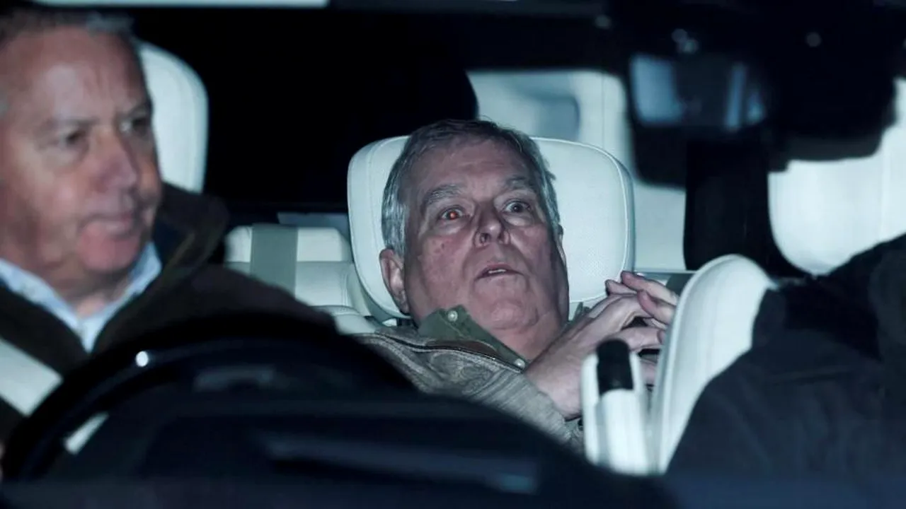 După o zi lungă, fostul prinț Andrew, fratele Regelui Charles, a fost eliberat