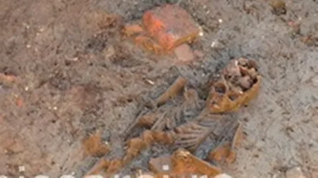 FOTO. Scheletele a doi copii, găsite în timpul lucrărilor de reabilitare a centrului istoric din Timișoara