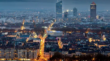 PROXENETISM. Bărbat care a obligat o fată să se prostitueze în Franța, prins în timp ce era în izolare în Vâlcea