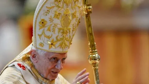Papa Benedict rămâne Papă în ciuda demisiei