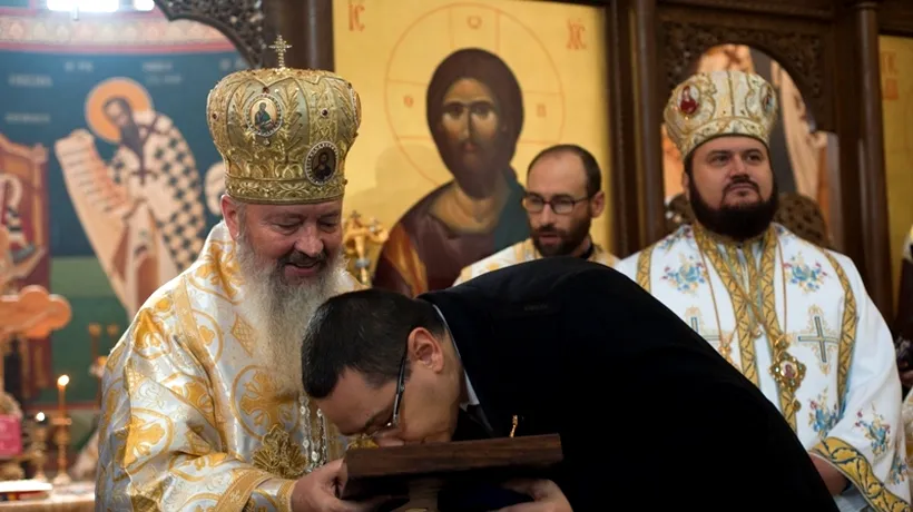 Victor Ponta a primit Crucea Transilvană, cea mai înaltă distincție a Mitropoliei Clujului