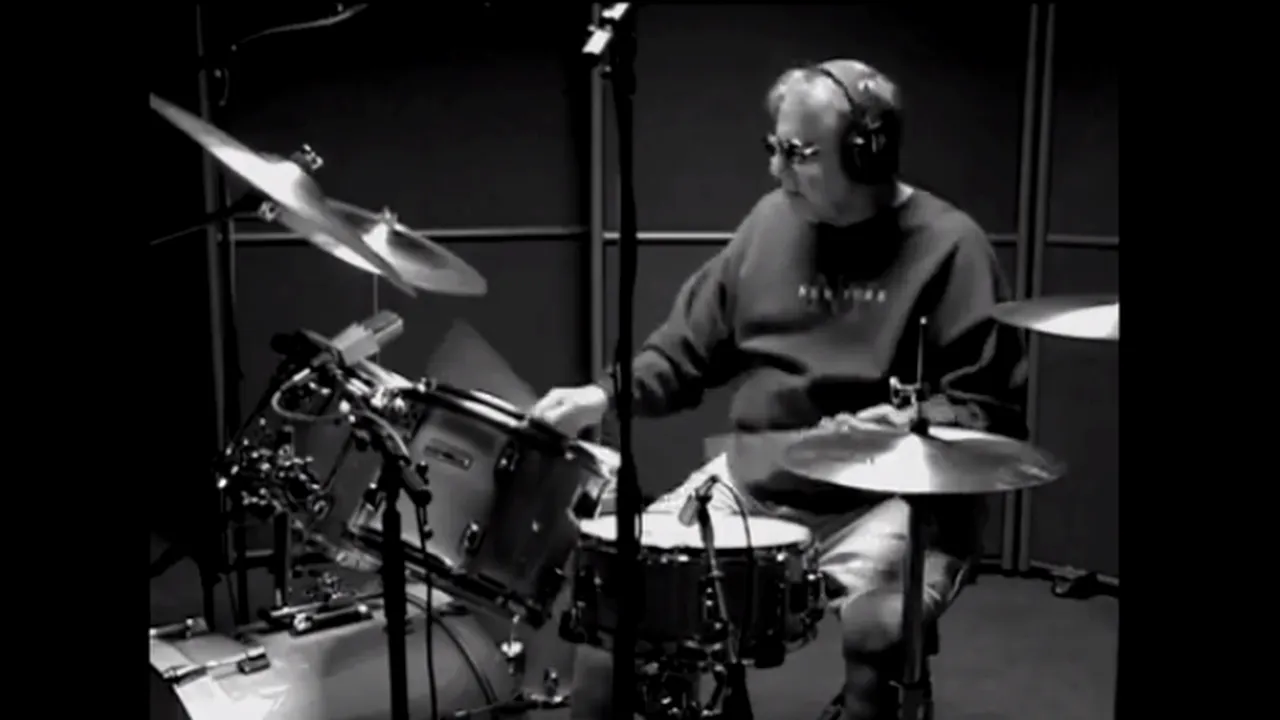 Toboșarul din spatele marilor hituri ale secolului trecut a murit la vârsta de 90 de ani. I-a acompaniat pe Elvis Presley și pe Frank Sinatra
