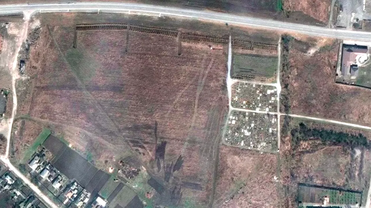 O altă groapă comună cu până la 9.000 de cadavre a fost descoperită lângă Mariupol ceea ce reprezintă încă o dovadă a crimelor de război comise de ruși în Ucraina