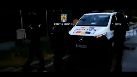 Poliția Animalelor a intervenit în Argeș. Un bărbat teroriza câinii vecinului cu un pistol airsoft și petarde