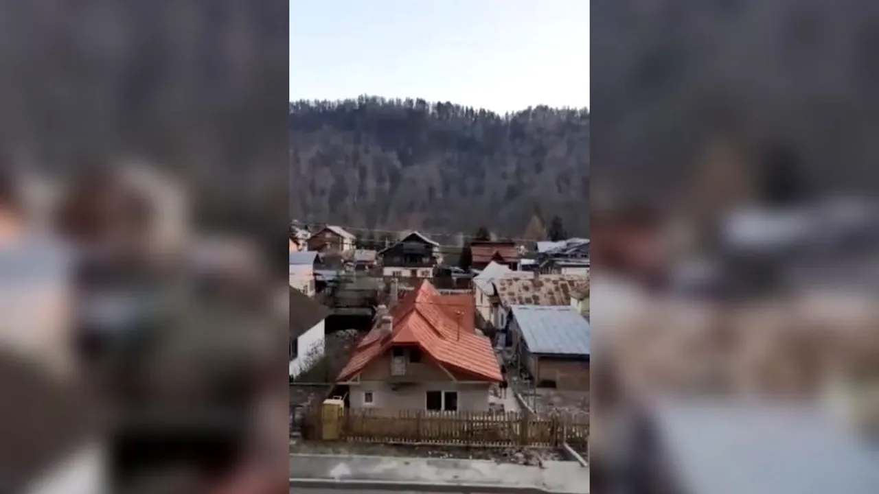 VIDEO | Alunecare de teren în Azuga. Un cartier cu 20 de familii a fost evacuat