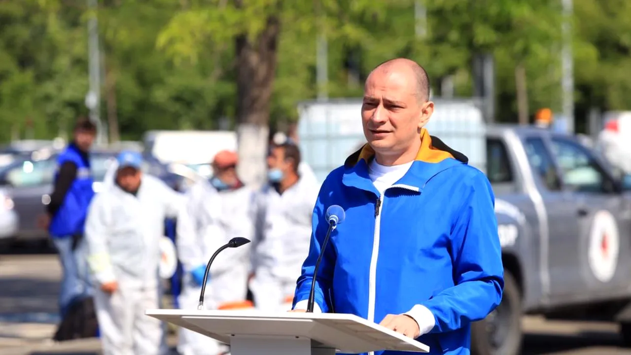 ANUNȚ. Acțiune amplă de dezinfecție în blocurile din Sectorul 4. Primăria va igieniza în următoarele trei zile toate cele peste 4.500 de scări de bloc și spații verzi