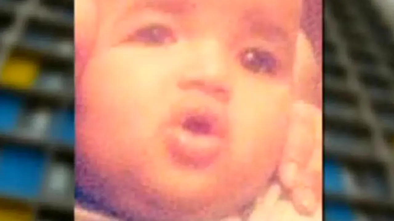 La un pas de tragedie, a dat de un miracol. Un copil de un an a supraviețuit după ce a căzut de la etajul 11