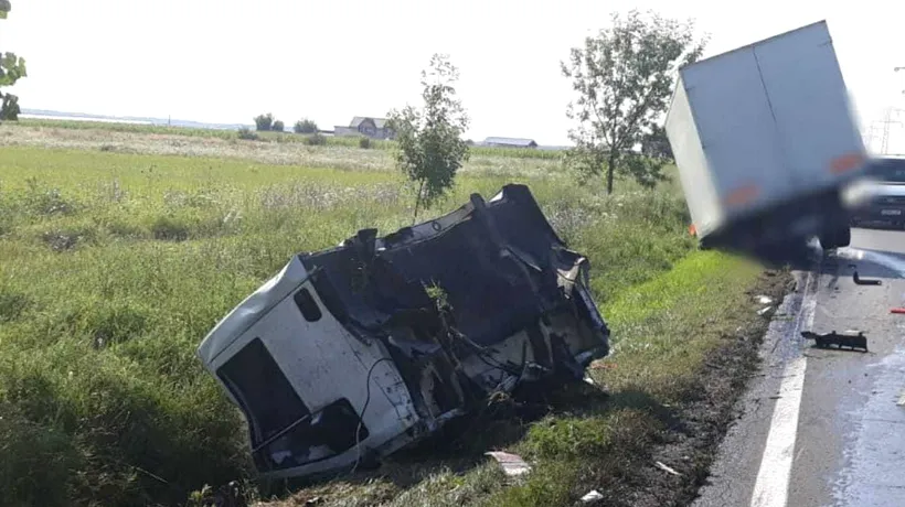 Accident teribil în Dâmbovița, după ce două mașini și un TIR s-au ciocnit. Bilanț: Patru morți și un rănit grav - FOTO