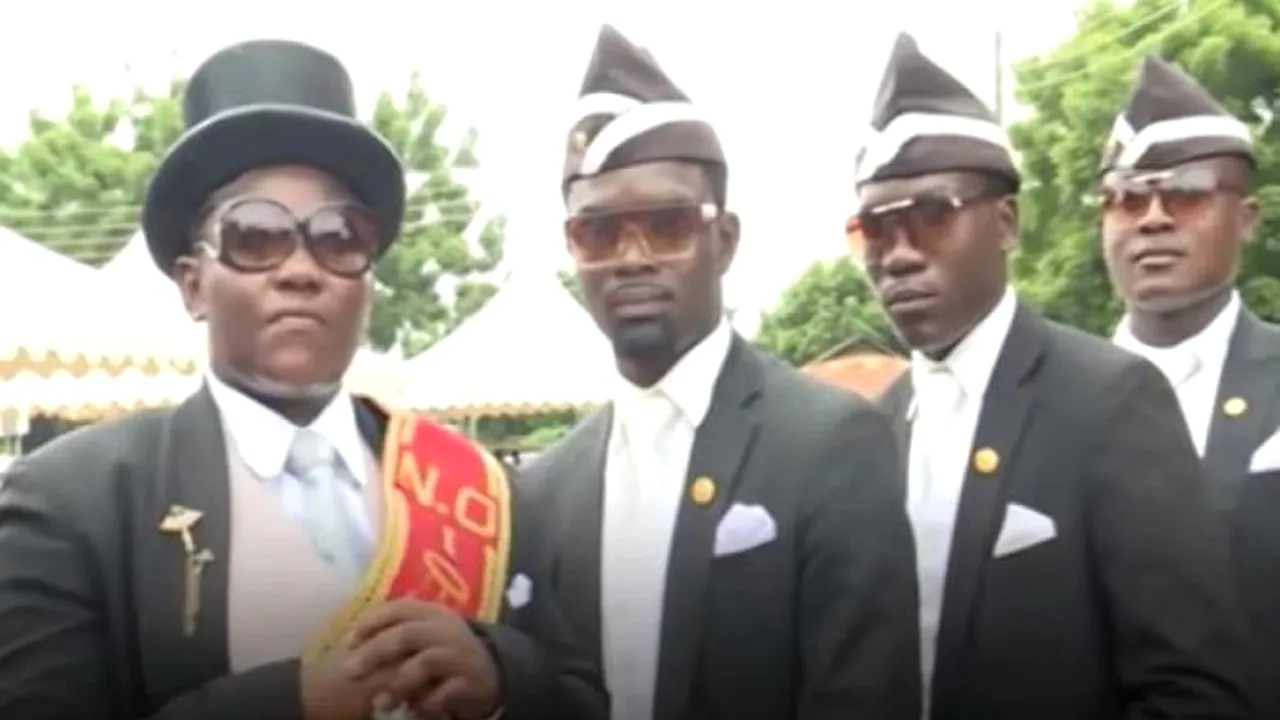 VIRAL. Povestea groparilor dansatori din Ghana, care au devenit meme pe timp de pandemie: „Staţi acasă sau dansaţi cu noi”
