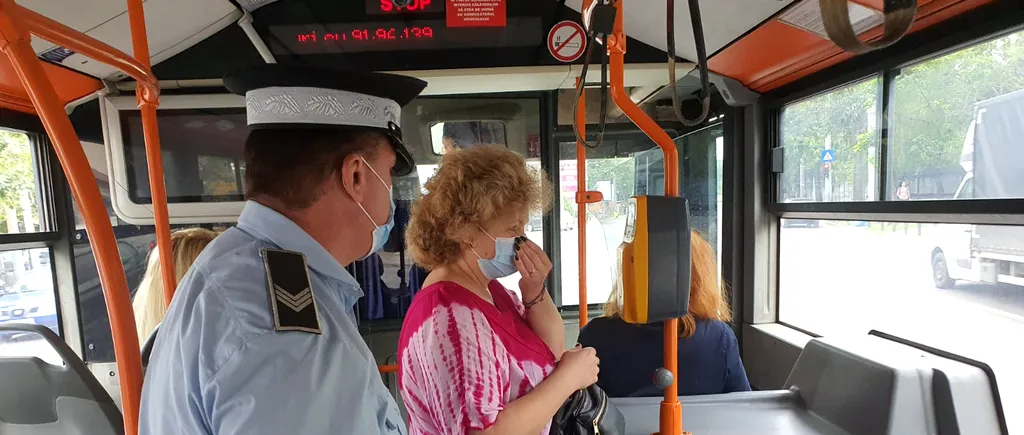 GALERIE FOTO. Razie a Poliției în autobuzele din București! Reacția „deșteaptă” a unui tânăr prins fără mască / „Se vor da amenzi și de 2.500 de lei”