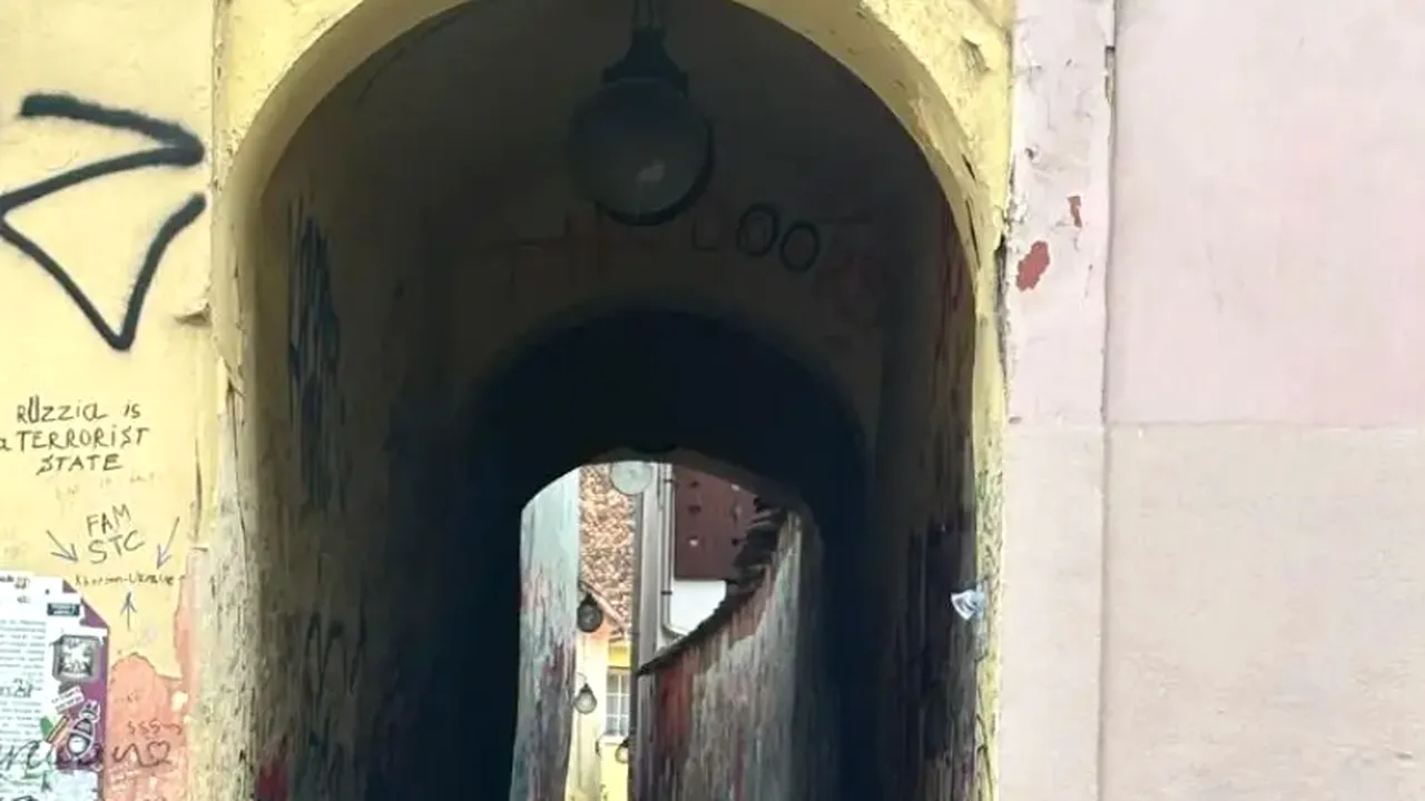 Strada Sforii, celebră în Brașov, închisă temporar din motive de siguranță