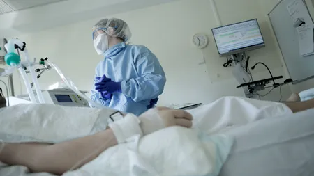 Aproape 70 de cadre medicale de la ATI, testate pozitiv la COVID-19, după o petrecere de Crăciun, în Spania