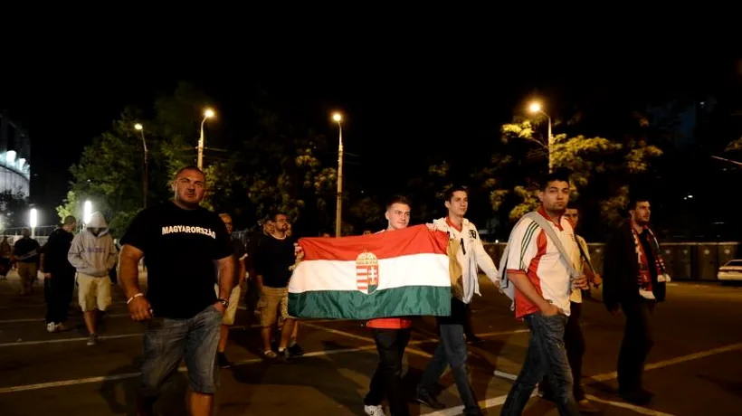 Un microbuz cu suporteri maghiari a fost atacat cu doze de bere la Sighișoara. Poliția face cercetări