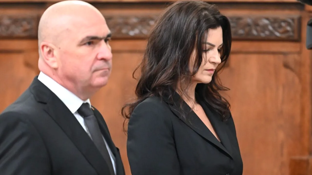 Cu ce se ocupă și câți bani câștigă iubita premierului Ilie Bolojan. Cum au afectat-o măsurile de austeritate