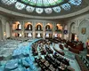 „Găleata de la Camera Deputaților” s-a transformat în celofanul de la Senat. Care este explicația pentru folia din plenul Senatului