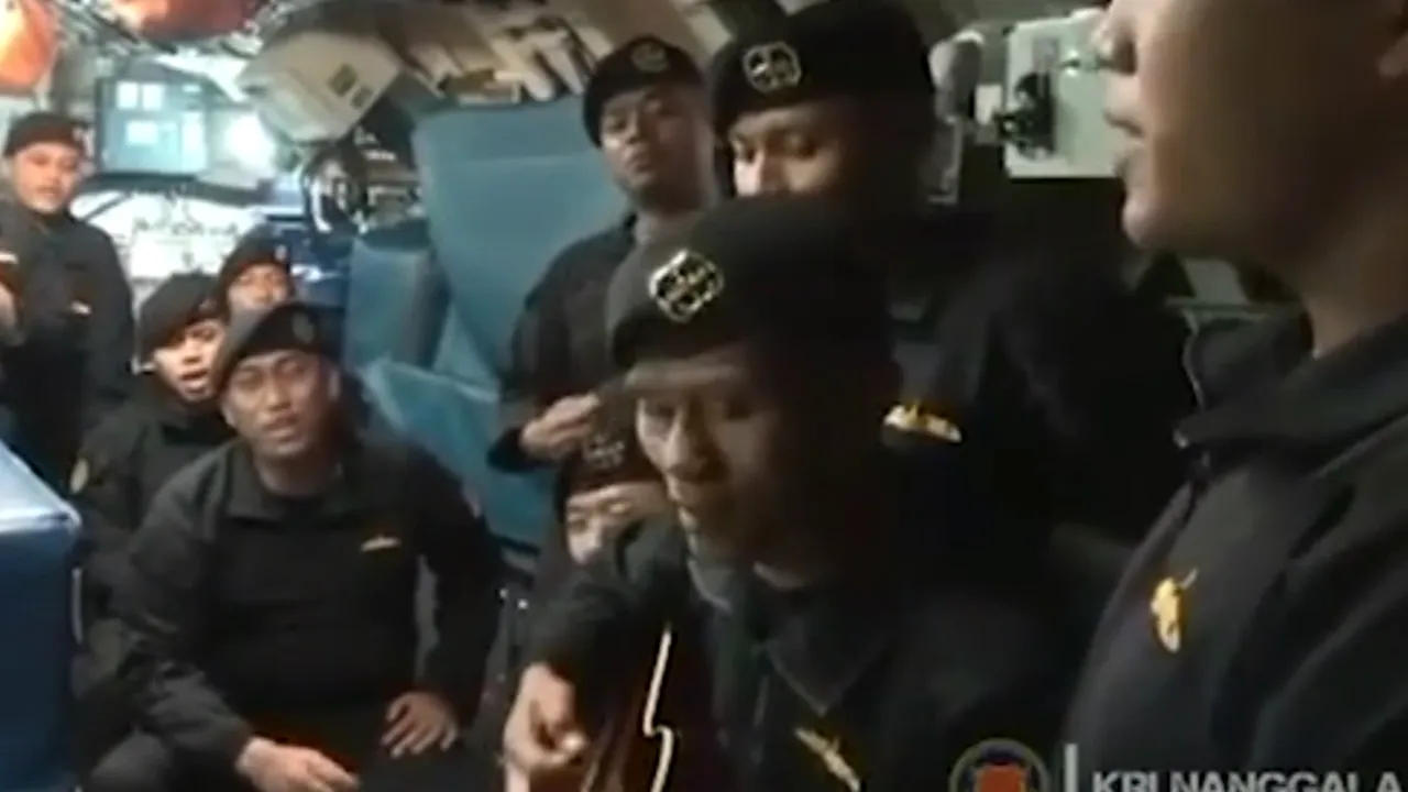 Ultimele imagini din submarinul scufundat în Bali: Membrii echipajului cântau „Sampai Jumpa” sau cântecul de „La revedere” - VIDEO