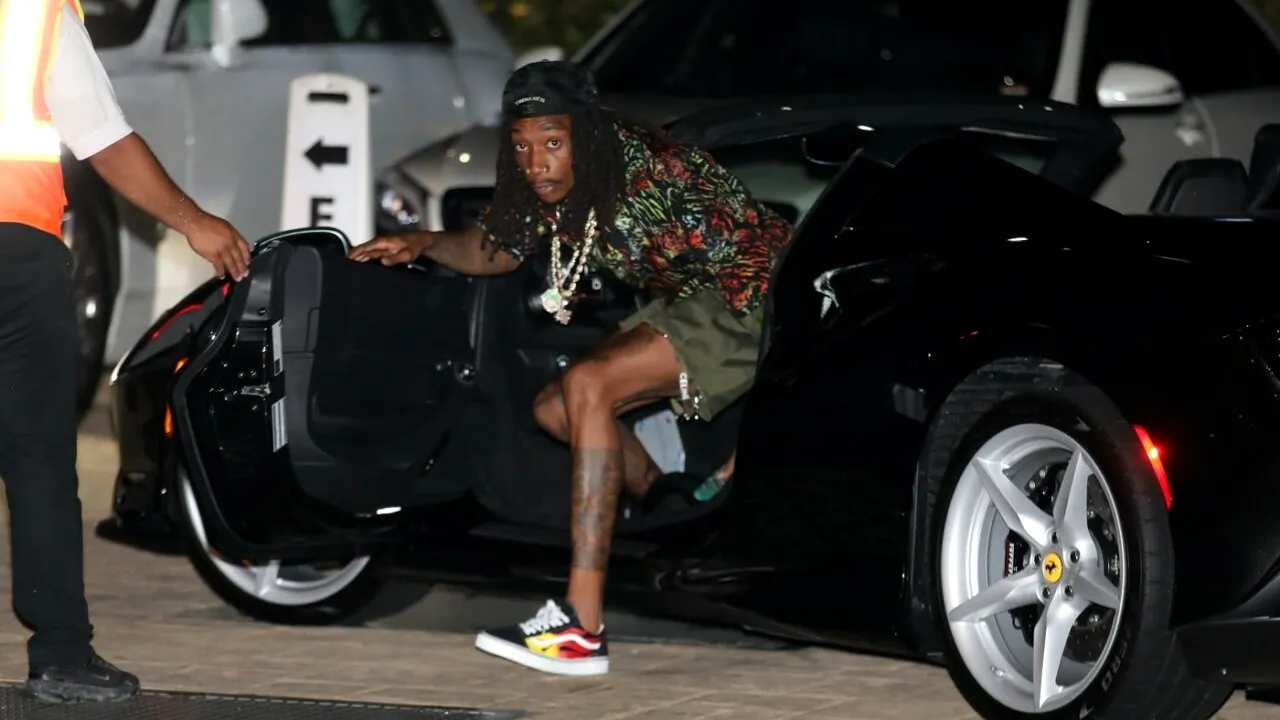 Poll GÂNDUL: Care credeți că este măsura corectă în cazul lui Wiz Khalifa, cercetat pentru deținere de droguri?