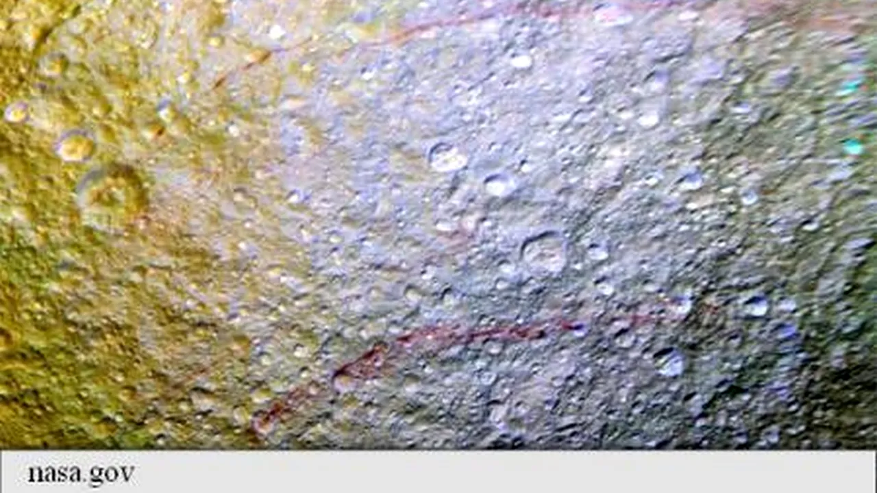 Descoperire surprinzătoare pe unul dintre sateliții lui Saturn: ''Sunt cele mai neobișnuite imagini''