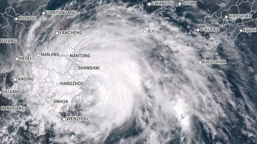 Taifunul In-Fa a lovit estul Chinei. Peste 100.000 de persoane au fost evacuate