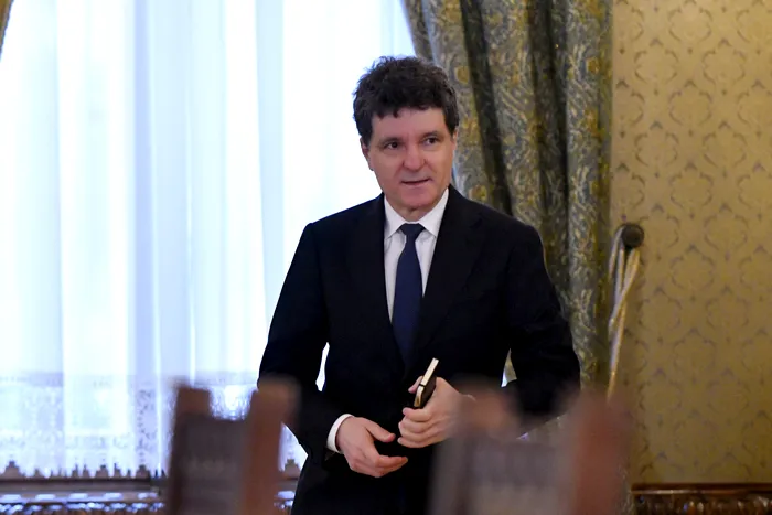 Nicușor Dan, mesaj de Ziua Veteranilor de Război În aceste vremuri tulburi, trebuie să fim mai uniți și mai hotărâți