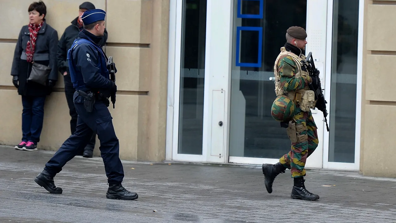 Belgia menține ALERTA TERORISTĂ la nivel maxim. Sunt căutați doi teroriști, dintre care unul suspectat a fi kamikaze