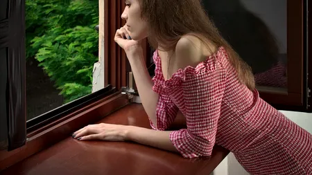 În urmă cu șapte ani, trăia coșmarul vieții atunci când a găsit o uniformă aruncată la un coș de gunoi. După șapte, a primit un telefon năucitor, iar adevărul a ieșit la iveală: Eu nu mai înțeleg nimic!