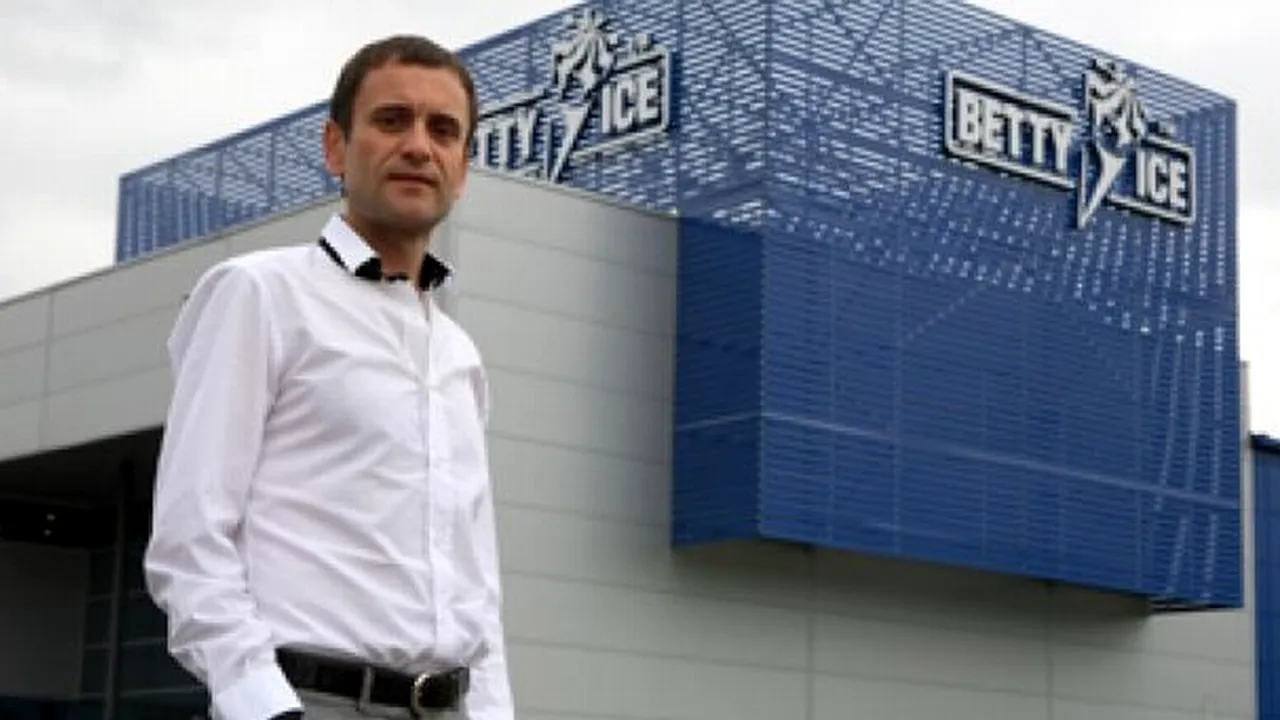 Directorul Betty Ice, în pericol. Avionul său a aterizat FORȚAT