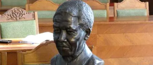 Prima statuie a lui Nelson Mandela din România, dezvelită la Oradea