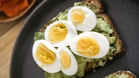 Mulți români fac această greșeală! Ce se întâmplă dacă mănânci ouă fierte în fiecare zi