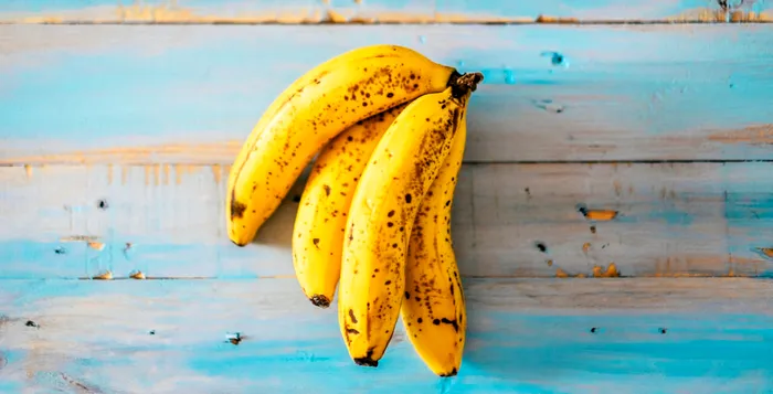 Unde să pui bananele ca să nu-și schimbe culoarea. Truc util pentru a evita înnegrirea fructului