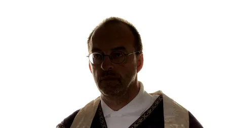 Un preot din Constanța a fost acuzat că a cerut unei fetițe de 10 ani să facă sex cu el: Unde a chemat-o pe copilă