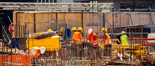 În Europa sunt peste 700.000 de români care lucrează în construcţii