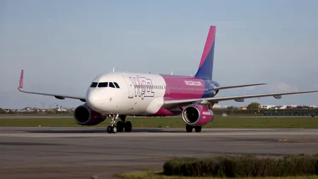 Wizz Air a anulat 15 curse spre și dinspre 6 orașe din România, din cauza incendiului de la aeroportul Luton, de lângă Londra. Sfaturi pentru pasageri
