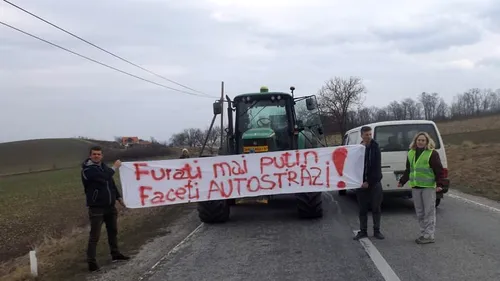 Protestul #șîeu: Trafic PARALIZAT cu mașini pe avarii și drum național blocat cu un tractor, în Cluj/ O intrare în Craiova, blocată / Mandachi: A fost un mare succes | FOTO, VIDEO