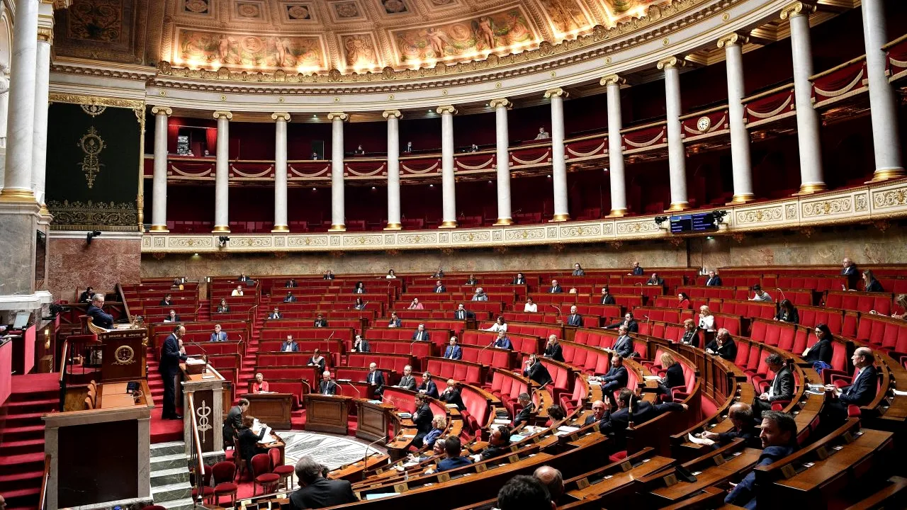 Comisia pentru Libertăți din Franța: Certificatul Covid-19, o formă de control al identităţii