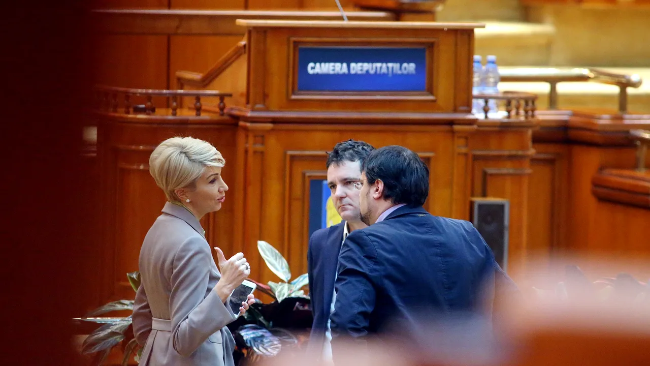 PNL și USR depun moțiune de cenzură împotriva Guvernului Grindeanu. PMP va da semnături pentru moțiunea de cenzură 