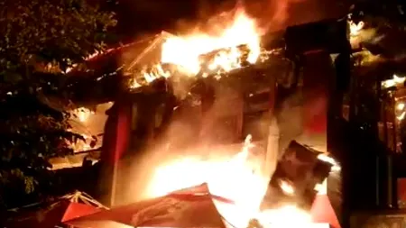 Zeci de persoane evacuate și două duse la spital, după un incendiu izbucnit la un restaurant din Galați