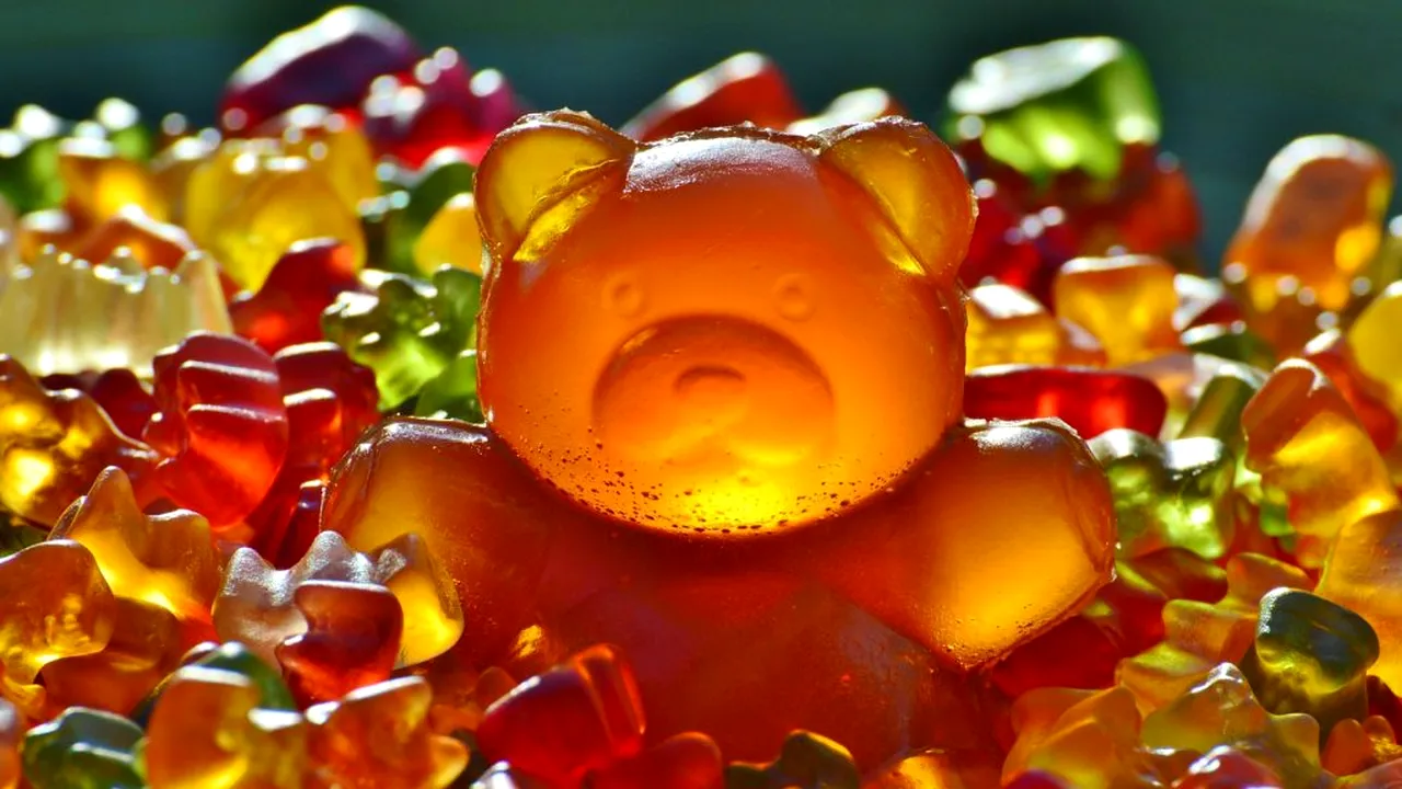 O companie spaniolă, dată în judecată de Haribo, pentru că vinde ursuleți îmbibați în alcool