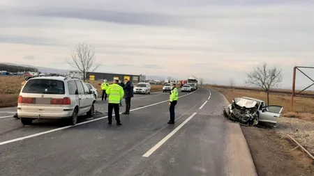 O mamă și cei doi copii minori ai săi au fost răniți într-un carambol produs lângă Buzău