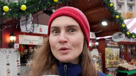 Cum a reacționat această canadiancă, după ce a băut vin fiert pentru prima dată în viața ei, la Târgul de Crăciun din București