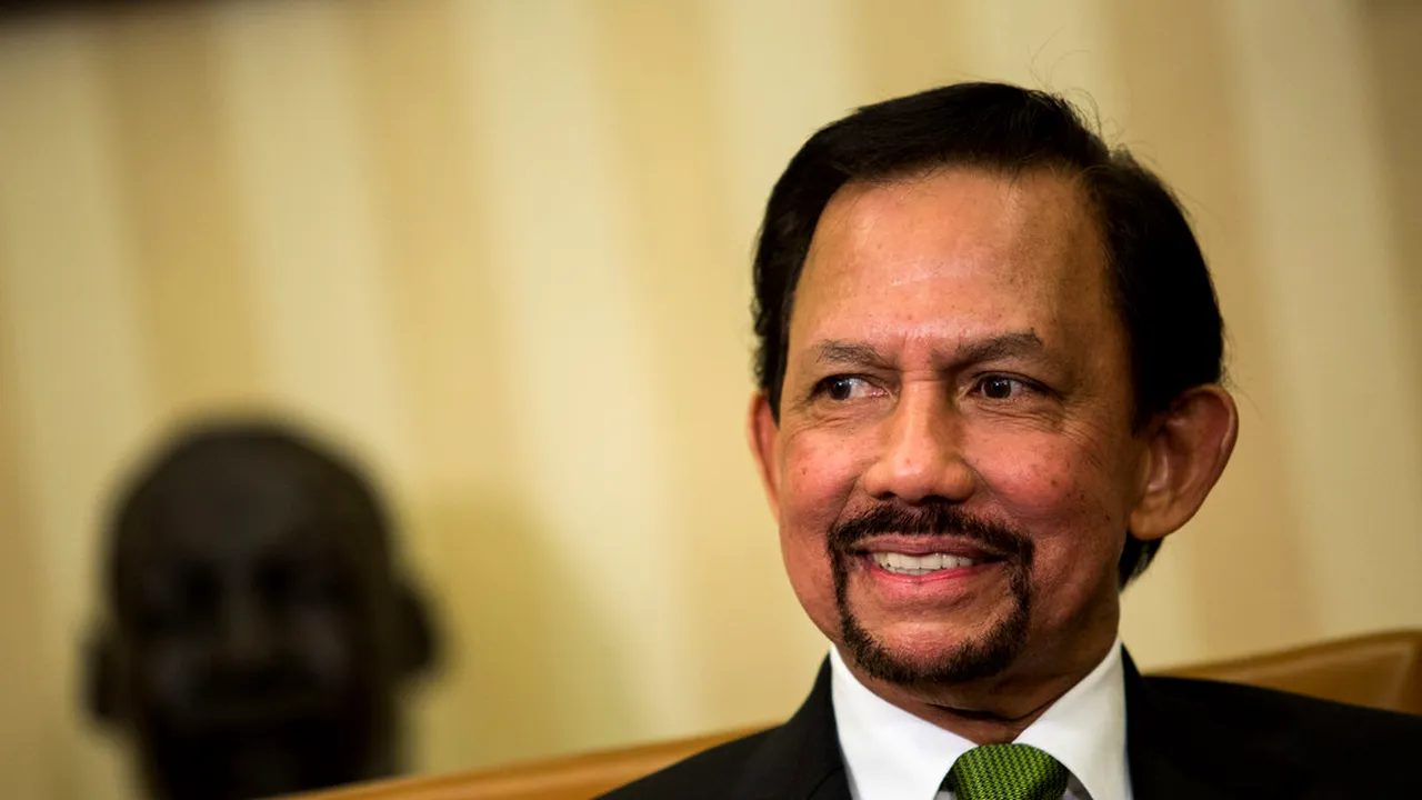 Omul care trăiește într-un palat cu 1.788 camere și are 7.000 de mașini