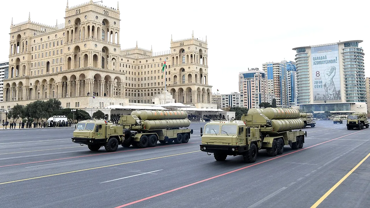 A început un nou RĂZBOI! Azerbaidjanul bombardează puternic pozițiile armene din Nagorno-Karabah