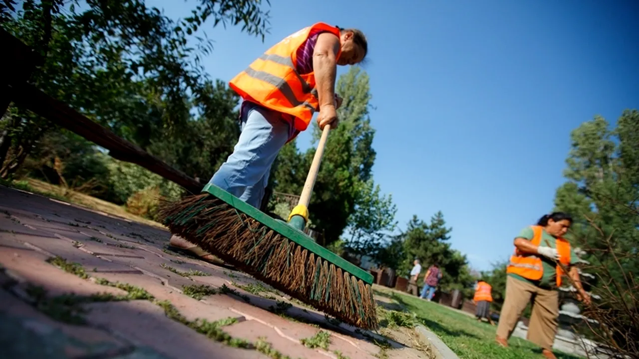 Curățenie de amploare în Capitală. 2.000 de străzi, curățate 24 de ore din 24