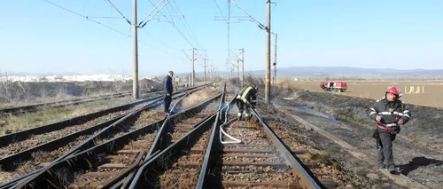 Trei trenuri de călători OPRITE în Brașov și Feldiora, din cauza unui INCENDIU de vegetație - FOTO/ VIDEO