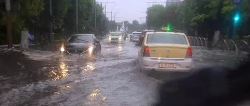 Ploile au inundat 26 de străzi din București