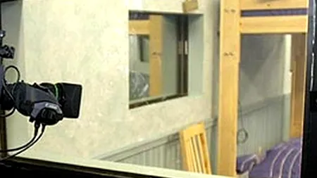 A mers la toaleta barului, dar i-a atras atenția un mic detaliu. A scos telefonul și a filmat totul