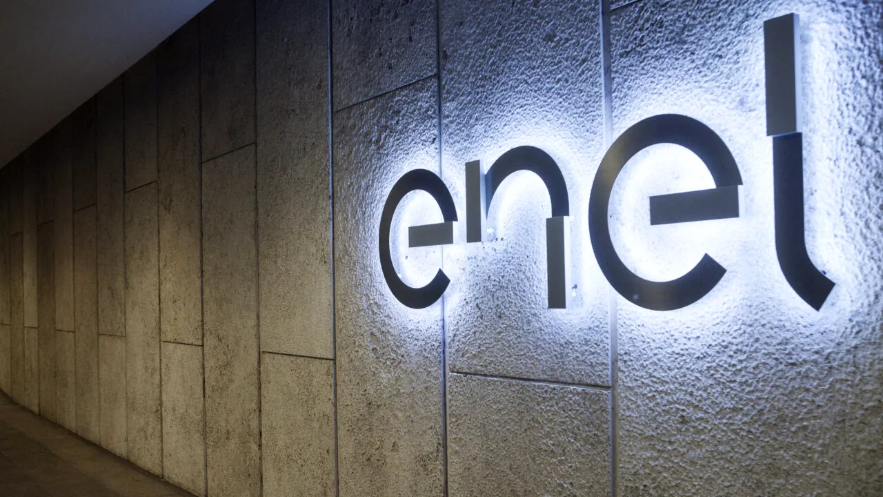 Cea mai mare companie de electricitate din Grecia ar putea cumpăra Enel România