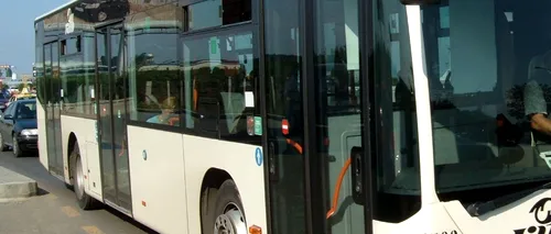 Accident cu un autobuz RATB: trei pasageri au ajuns la spital